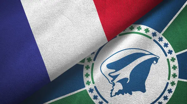 Francie a Martinik dvě vlajky textilní tkaniny, textura tkaniny — Stock fotografie