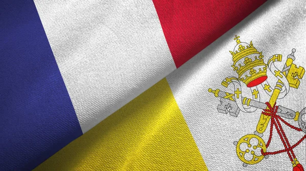 Francja i Watykan dwie flagi tkaniny tekstylne, tekstura tkaniny — Zdjęcie stockowe