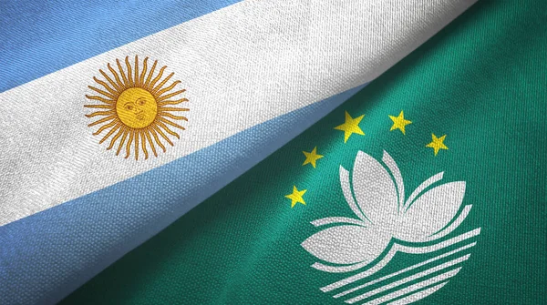 Argentinien und Macau zwei Flaggen Textilstoff, Textur — Stockfoto