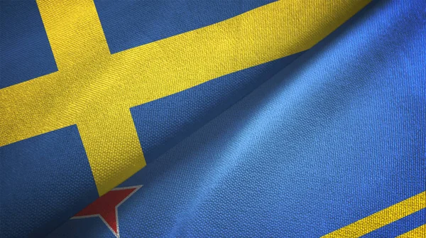 Suecia y Aruba dos banderas tela textil, textura de la tela —  Fotos de Stock