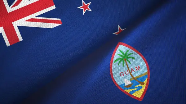 Nowa Zelandia i Guam dwie flagi tkaniny tekstylne, tekstura tkaniny — Zdjęcie stockowe