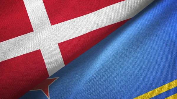Danimarca e Aruba due bandiere tessuto, tessitura tessuto — Foto Stock