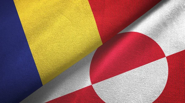 Roemenië en Groenland twee vlaggen textiel doek, weefsel textuur — Stockfoto
