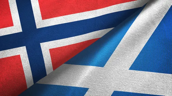Norwegen und Schottland zwei Flaggen Textiltuch, Textilstruktur — Stockfoto
