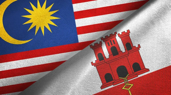 Malasia y Gibraltar dos banderas tela textil, textura de la tela — Foto de Stock