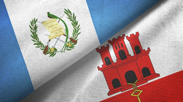 Guatemala et Gibraltar deux drapeaux tissu textile, texture du tissu — Photo