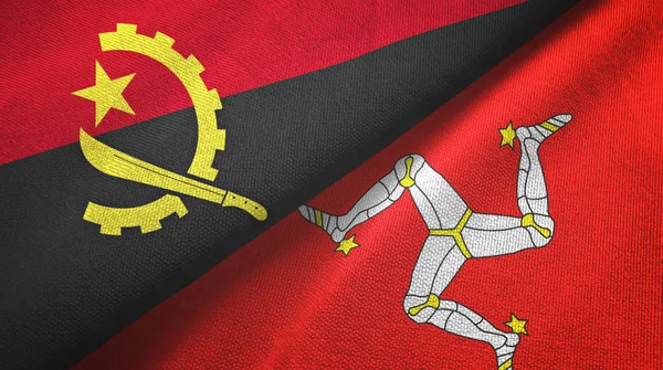 Angola e Ilha de Mann duas bandeiras de pano têxtil, textura de tecido — Fotografia de Stock