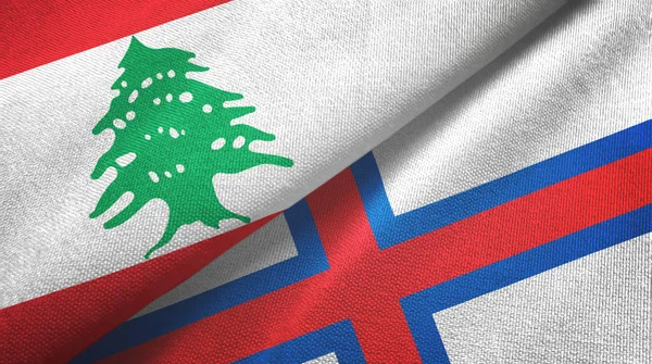 Liban et Îles Féroé deux drapeaux tissu textile, texture du tissu — Photo