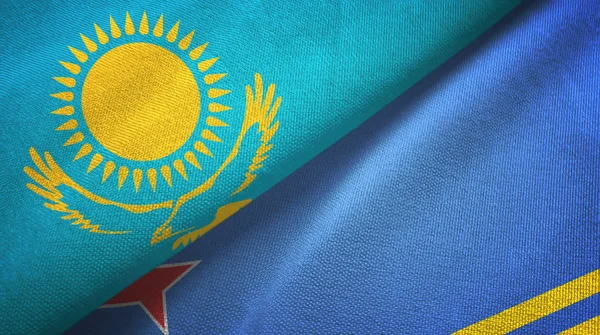 Kazakistan e Aruba due bandiere tessuto, tessitura del tessuto — Foto Stock