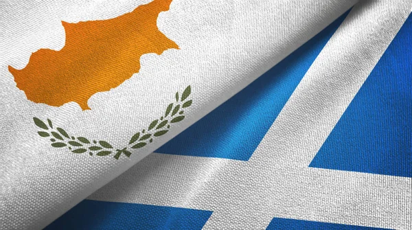 Chipre e Escócia duas bandeiras de pano têxtil, textura de tecido — Fotografia de Stock