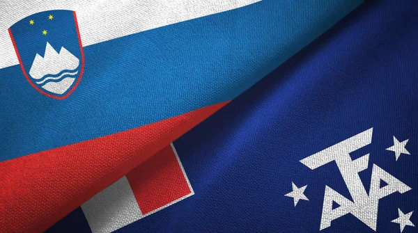 Słowenia i Francja Południowa i Antarktyda Dwie flagi tkaniny tekstylne — Zdjęcie stockowe