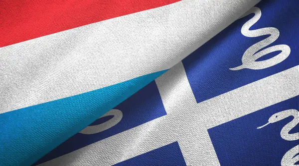 Lussemburgo e Martinica serpente due bandiere tessuto, tessitura tessuto — Foto Stock