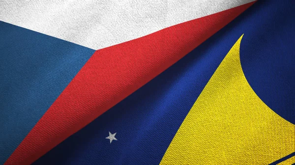 Tsjechische en Tokelau twee vlaggen textiel doek, stof textuur — Stockfoto
