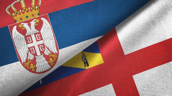 Srbsko a Herm dvě vlajky textilní tkaniny, textura tkaniny — Stock fotografie