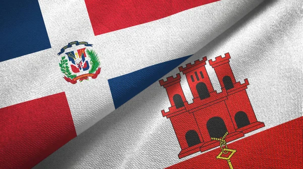 Dominicaanse Republiek en Gibraltar twee vlaggen textiel doek, stof textuur — Stockfoto