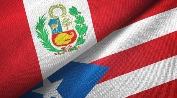 Peru a Portoriko textilní tkanina se dvěma vlajkami, textura tkaniny — Stock fotografie