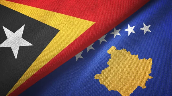 Timor Oriental y Kosovo dos banderas tela textil, textura de la tela — Foto de Stock