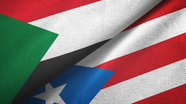 Soedan en Puerto Rico twee vlaggen textiel doek, stof textuur — Stockfoto