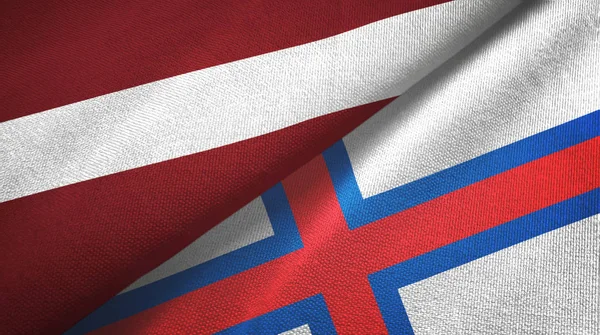 ラトビアとフェロー諸島の2つの国旗の織物、生地の質感 — ストック写真
