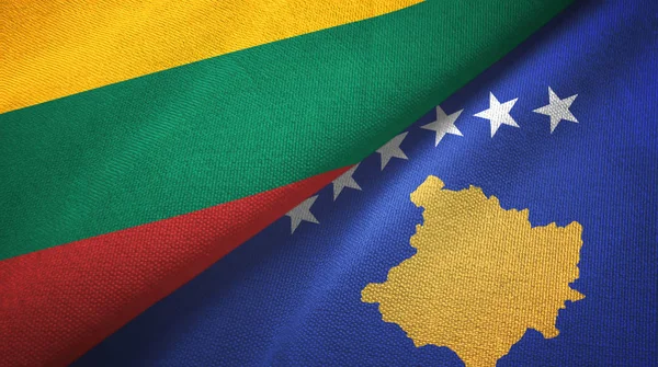 Lituania y Kosovo dos banderas tela textil, textura de la tela — Foto de Stock