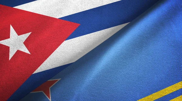 Cuba e Aruba duas bandeiras de pano têxtil, textura de tecido — Fotografia de Stock