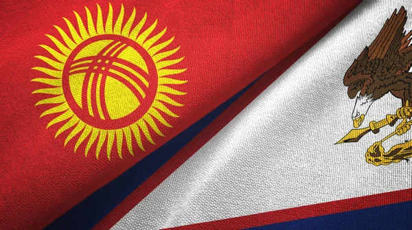 Kirguistán y Samoa Americana dos banderas tela textil, textura de la tela — Foto de Stock