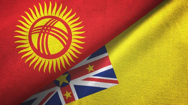 Kirguistán y Niue dos banderas tela textil, textura de la tela — Foto de Stock