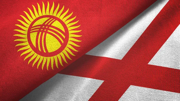 Kirguistán e Irlanda del Norte dos banderas tela textil, textura de la tela — Foto de Stock