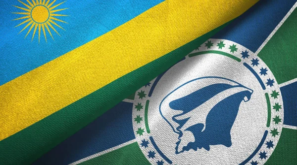 Ρουάντα και Μαρτινίκα δύο σημαίες ύφασμα, υφασμάτινη υφή — Φωτογραφία Αρχείου