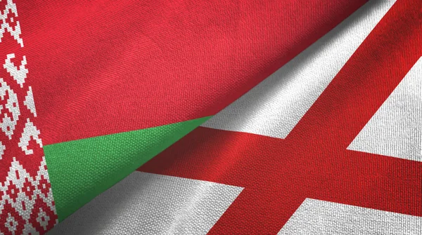 Bielorrússia e Irlanda do Norte duas bandeiras tecido têxtil, textura de tecido — Fotografia de Stock