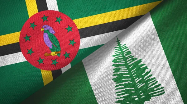 Dominica et Norfolk Island deux drapeaux tissu textile, texture du tissu — Photo