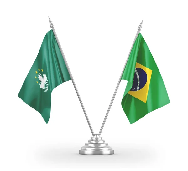 Banderas de mesa de Brasil y Macao aisladas en renderizado 3D blanco — Foto de Stock
