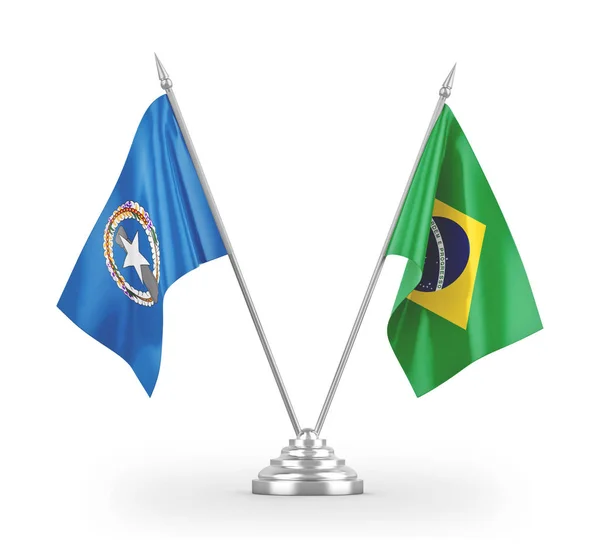 Banderas de mesa Brasil e Islas Marianas del Norte aisladas en renderizado 3D blanco — Foto de Stock