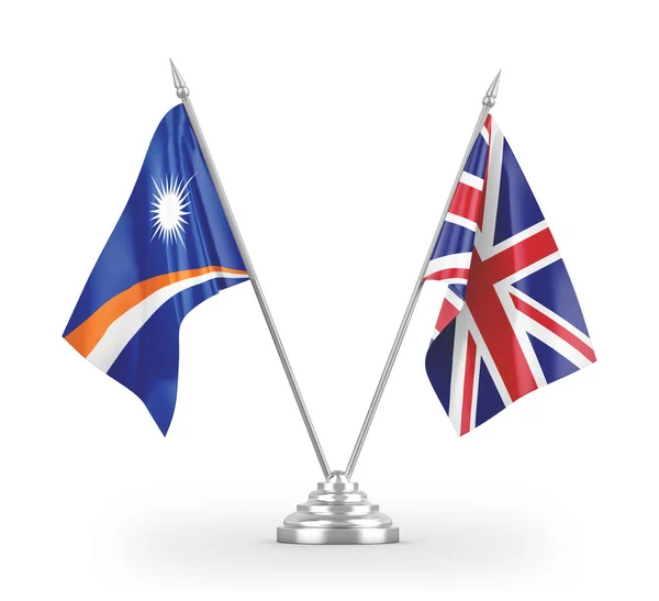 Bandeiras de tabela do Reino Unido e Ilhas Marshall isoladas em renderização 3D branca — Fotografia de Stock