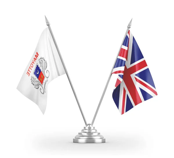 Bandeiras de mesa do Reino Unido e Mayotte isoladas em renderização 3D branca — Fotografia de Stock