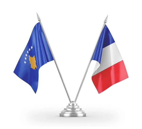 Banderas de mesa Francia y Kosovo aisladas en renderizado 3D blanco — Foto de Stock