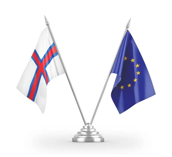 Banderas de mesa de la Unión Europea y las Islas Feroe aisladas en renderizado 3D blanco —  Fotos de Stock