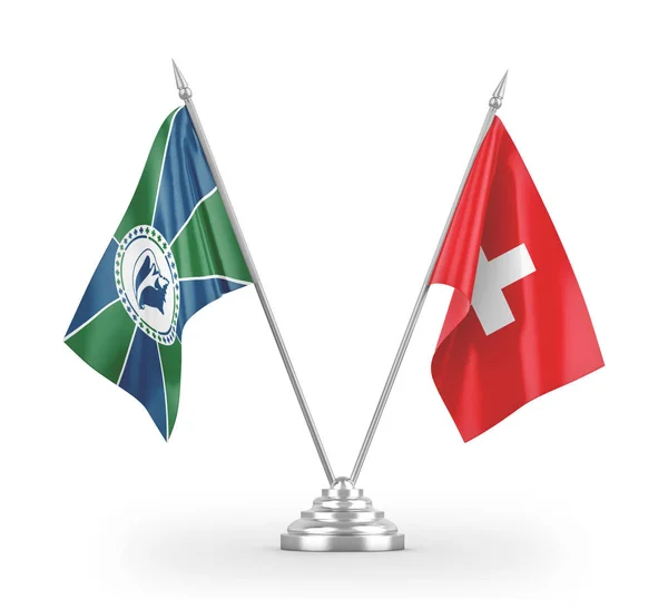 Швейцарія та Мартиніка, табличні прапори ізольовані на білому 3d рендерингу — стокове фото