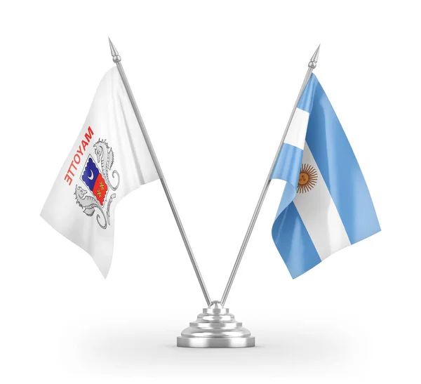 Bandiere da tavolo Argentina e Mayotte isolate su rendering 3D bianco — Foto Stock
