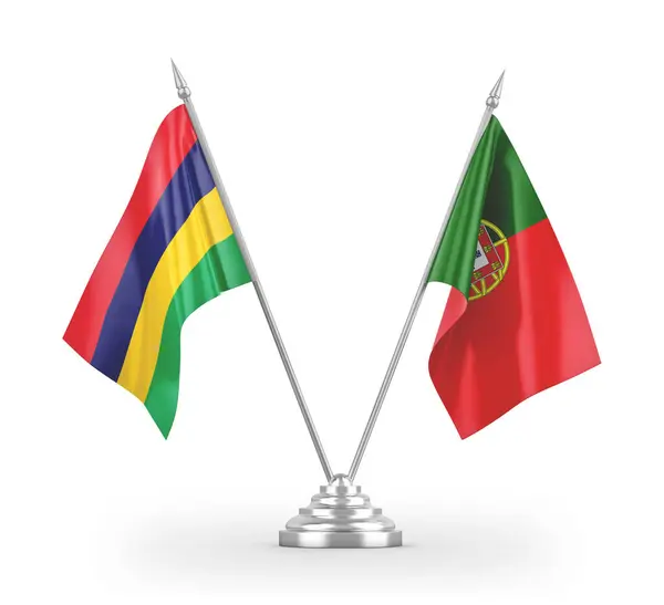 Portugal en Mauritius tafelvlaggen geïsoleerd op witte 3d-rendering — Stockfoto