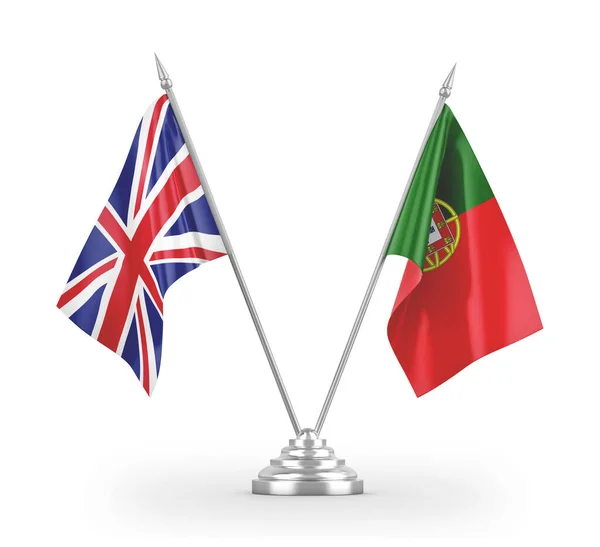 Bandeiras de mesa de Portugal e Reino Unido isoladas em renderização 3D branca — Fotografia de Stock