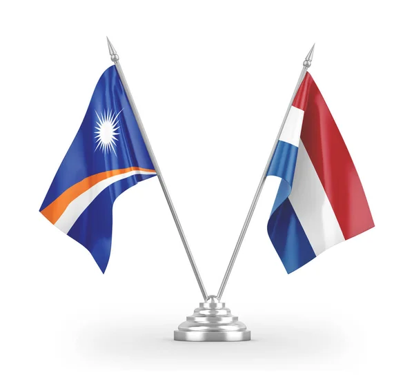 Bandiere da tavolo Paesi Bassi e Isole Marshall isolate su rendering 3D bianco — Foto Stock