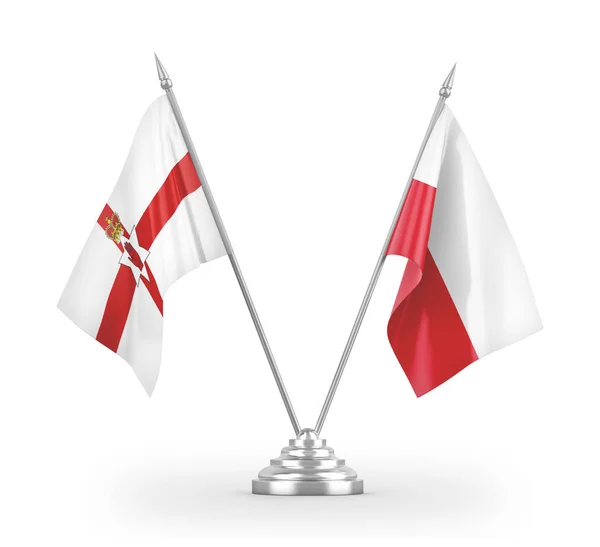 Flagi stołowe Polski i Irlandii Północnej izolowane na białym renderingu 3d — Zdjęcie stockowe