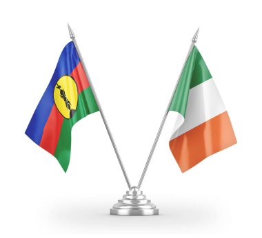 İrlanda ve Yeni Kaledonya masa bayrakları beyaz 3D görüntüleme üzerinde izole edildi