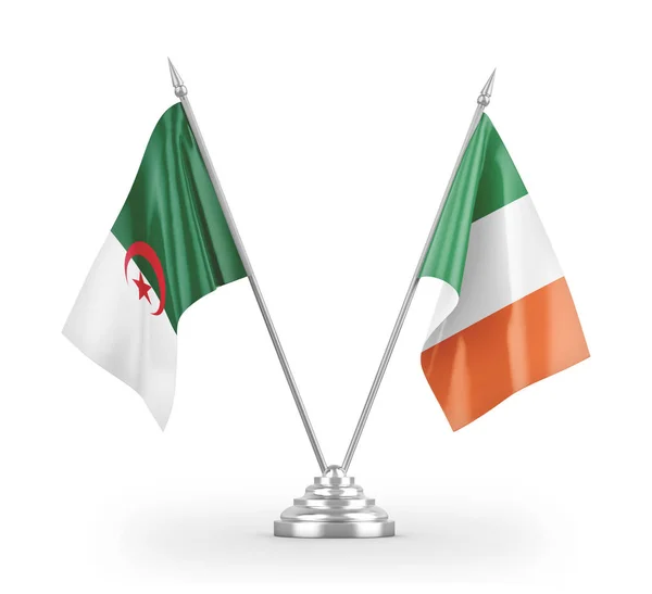 Banderas de mesa de Irlanda y Argelia aisladas en renderizado 3D blanco —  Fotos de Stock