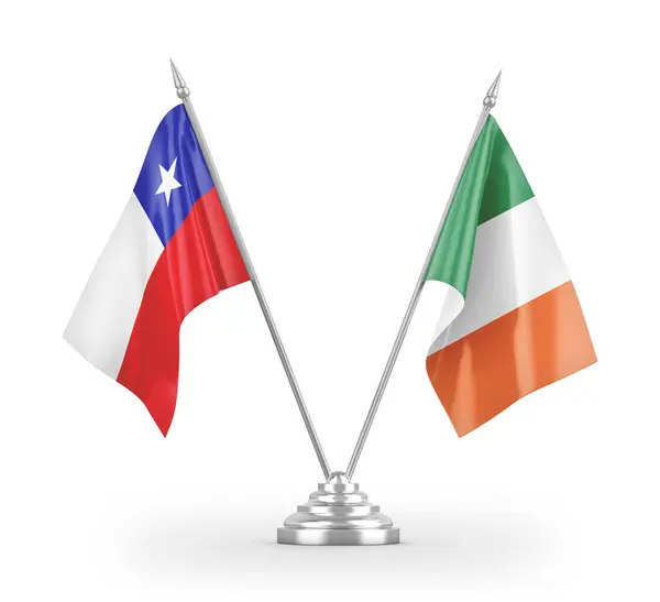 Ierland en Chili tafelvlaggen geïsoleerd op witte 3d-rendering — Stockfoto