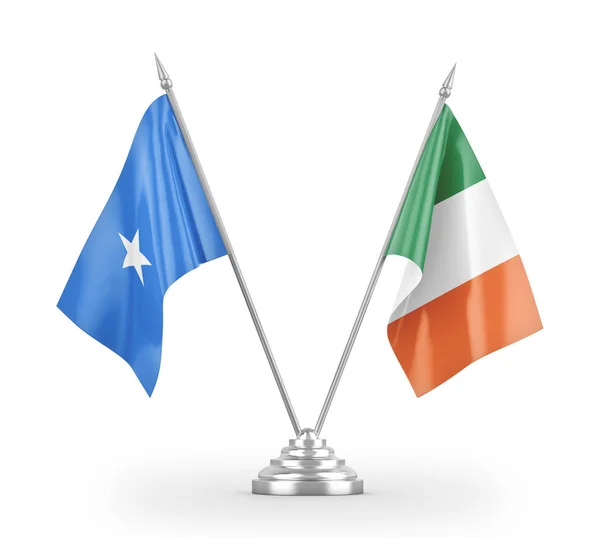 Banderas de mesa de Irlanda y Somalia aisladas en renderizado 3D blanco —  Fotos de Stock