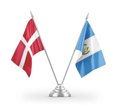 Guatemala ve Danimarka masa bayrakları beyaz arkaplan üzerinde izole edilmiş 3B görüntüleme