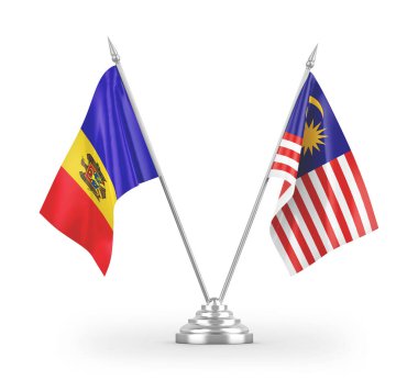 Beyaz arkaplan üzerinde izole edilmiş Malezya ve Moldova masa bayrakları