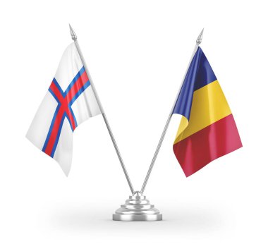 Romanya ve Faroe Adaları masa bayrakları beyaz zemin üzerinde izole edilmiş 3D görüntüleme